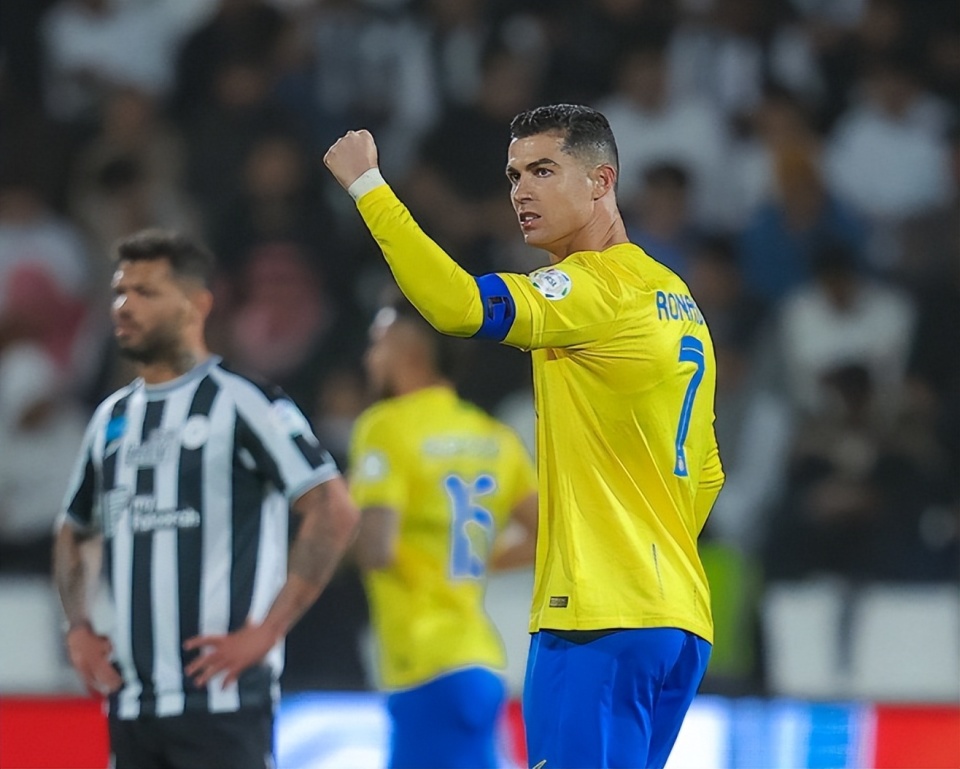 开云体育-C罗连续二十场比赛得分超过表现优异，美国队不断突破！的简单介绍